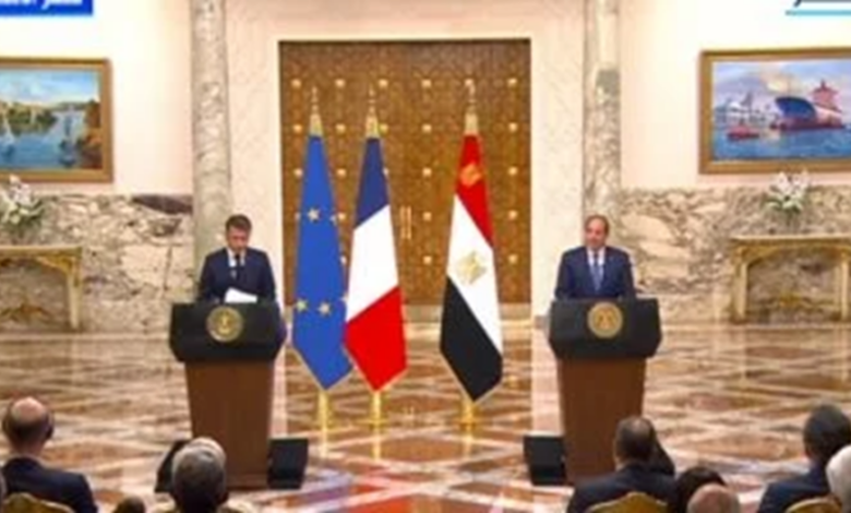 الرئيس وماكرون